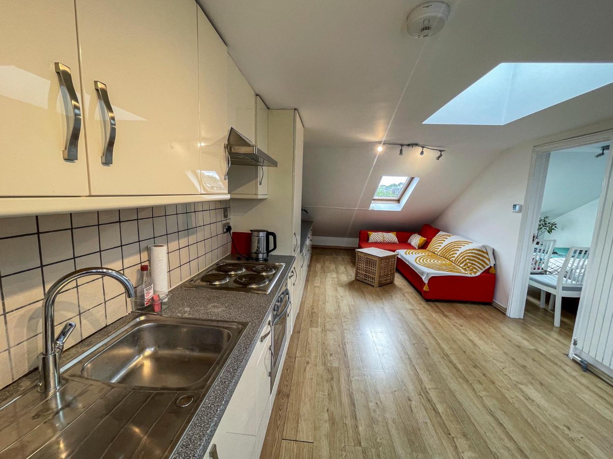 런던 1 Bed Attic Flat With Easy Reach To City Centre 아파트 외부 사진